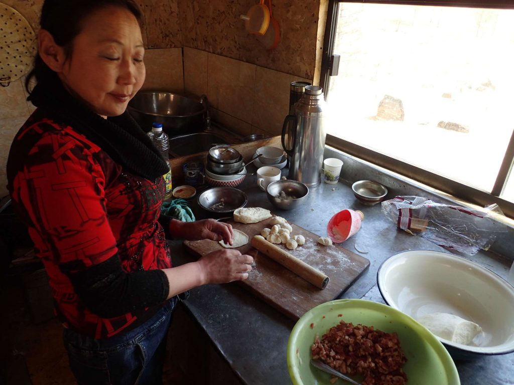 Construction process of traditional Mongolian mutton dumplings