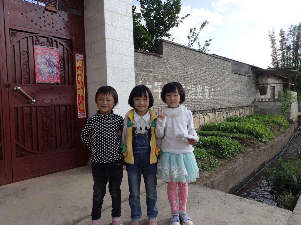Adorable local kids, when I showed them the picture they squealed and ran away, yelling “Zaijian!” (Goodbye in Mandarin, 再见)