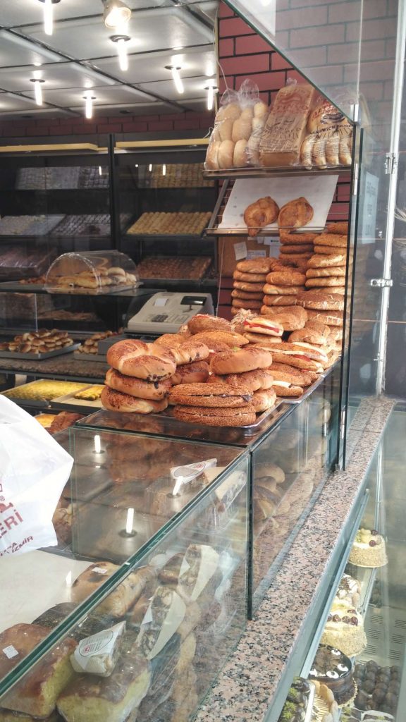 Among other things, this place sold Izmir specialities of boyoz (buttery, croissant-like) and kumru (sesame-seeded bread stuffed with tomatoes, salami, cheese)